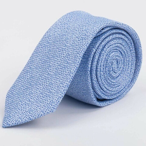 Арендовать галстук голубого цвета с мелким узором для мужского костюма