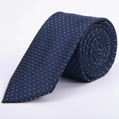 Арендовать синий галстук с мелким шахматным узором и белым и вставками для мужских костюмов